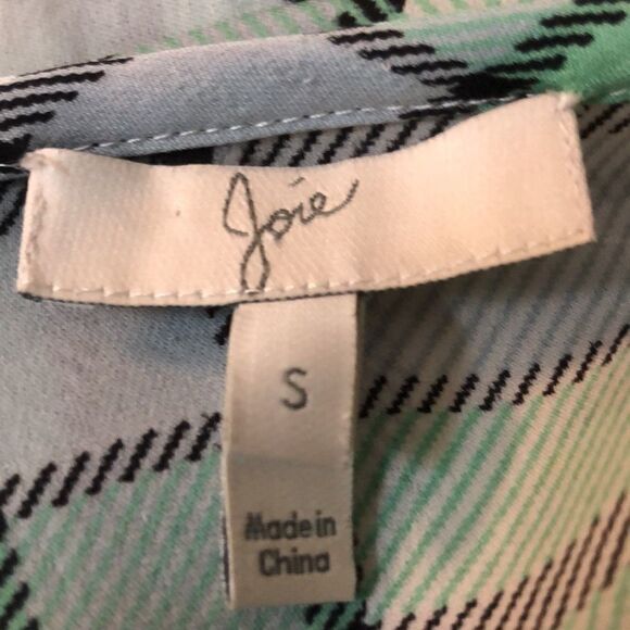Joie plaid silk long or tabbed‎ sleeve button front  rounded neckline Size Small - Picture 2 of 5